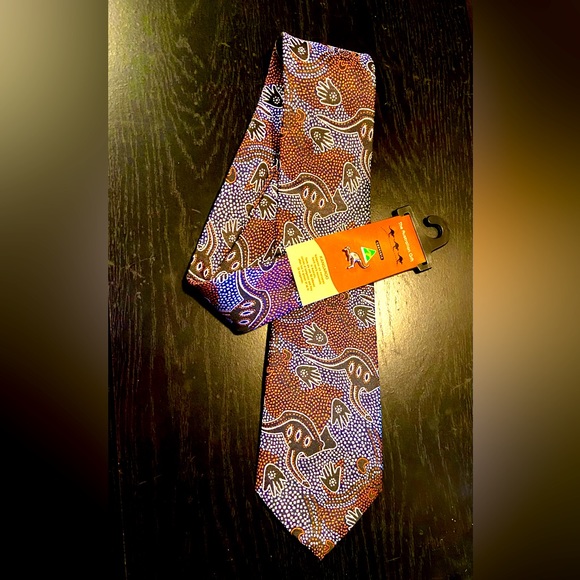 Tie & pin! NWT Australian. Easy to clean & care for: 100% polyester🤓👍🏼 - Picture 3 of 6